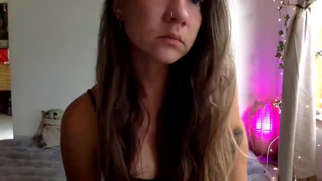 Gallery image thumbnail from Qi_ra's myfreecams stream on, 04/07/2025, 24:04 image 16 of 20