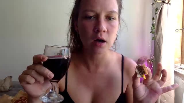 Gallery image thumbnail from Qi_ra's myfreecams stream on, 04/07/2025, 07:19 image 6 of 20