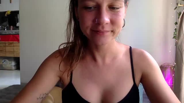 Gallery image thumbnail from Qi_ra's myfreecams stream on, 04/07/2025, 07:19 image 13 of 20
