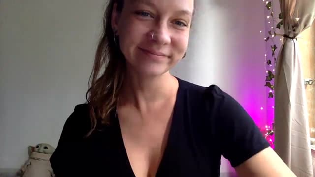 Gallery image thumbnail from Qi_ra's myfreecams stream on, 04/07/2025, 23:38 image 14 of 20