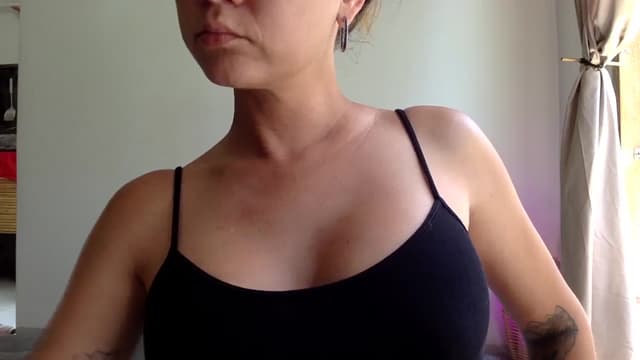 Gallery image thumbnail from Qi_ra's myfreecams stream on, 04/11/2025, 04:11 image 10 of 20