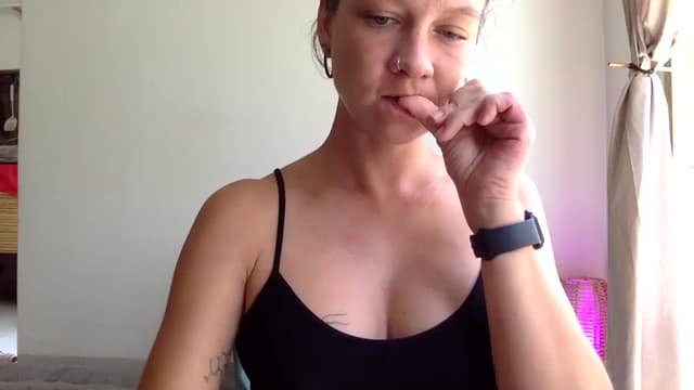 Gallery image thumbnail from Qi_ra's myfreecams stream on, 04/11/2025, 04:11 image 11 of 20