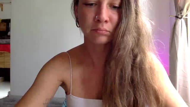 Gallery image thumbnail from Qi_ra's myfreecams stream on, 04/14/2025, 04:12 image 17 of 20