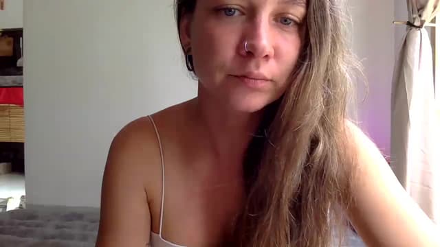 Gallery image thumbnail from Qi_ra's myfreecams stream on, 04/14/2025, 05:28 image 7 of 20