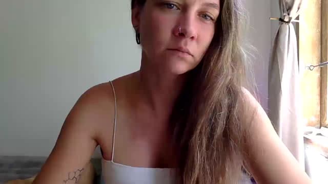 Gallery image thumbnail from Qi_ra's myfreecams stream on, 04/14/2025, 05:28 image 5 of 20