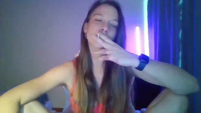 Gallery image thumbnail from Qi_ra's myfreecams stream on, 04/27/2025, 11:54 image 14 of 20