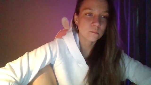 Gallery image thumbnail from Qi_ra's myfreecams stream on, 04/27/2025, 14:37 image 10 of 20