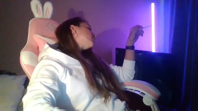 Gallery image thumbnail from Qi_ra's myfreecams stream on, 04/27/2025, 15:38 image 19 of 20