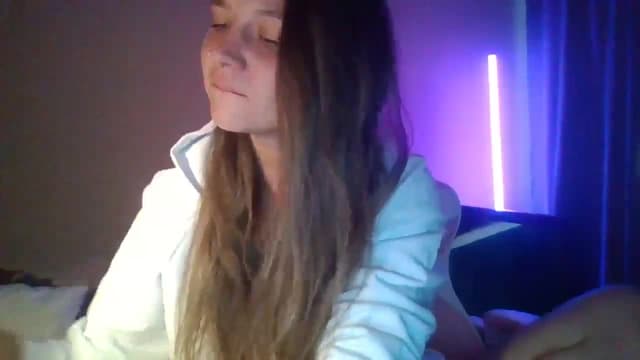 Gallery image thumbnail from Qi_ra's myfreecams stream on, 04/27/2025, 15:38 image 18 of 20