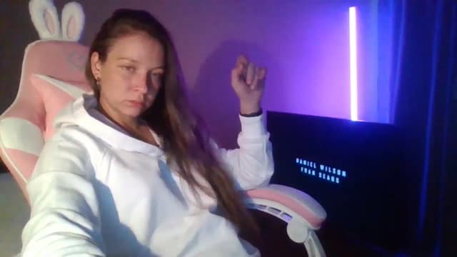 Gallery image thumbnail from Qi_ra's myfreecams stream on, 04/27/2025, 15:54 image 8 of 20