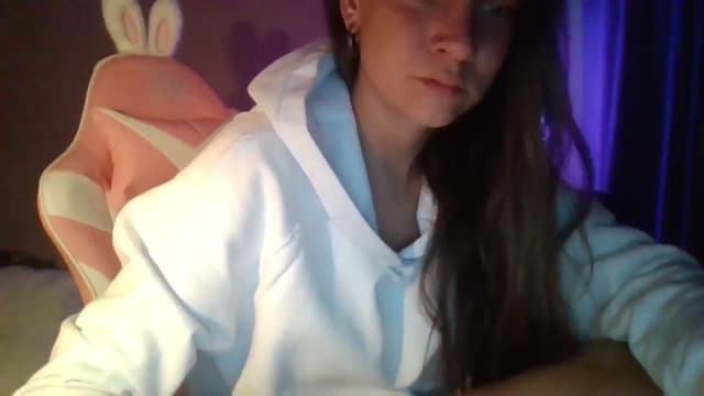 Gallery image thumbnail from Qi_ra's myfreecams stream on, 04/27/2025, 15:54 image 14 of 20