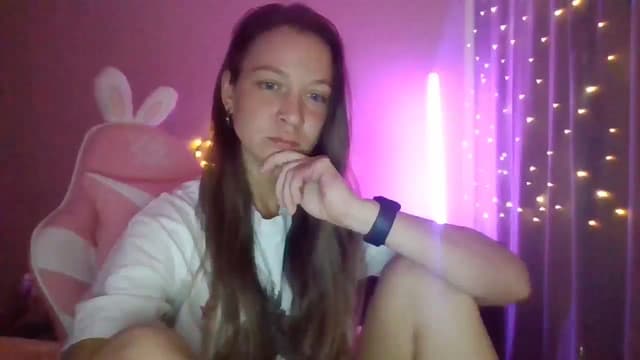 Gallery image thumbnail from Qi_ra's myfreecams stream on, 04/29/2025, 06:31 image 7 of 20