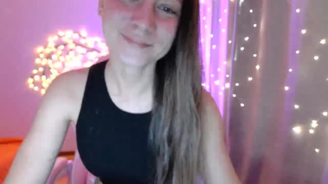 Gallery image thumbnail from Qi_ra's myfreecams stream on, 05/03/2025, 07:46 image 19 of 20