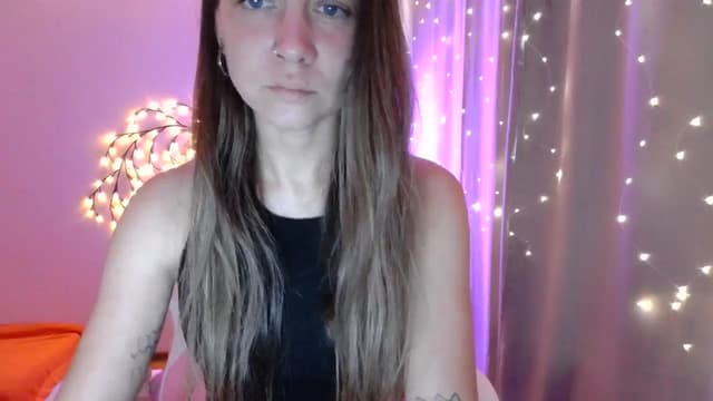 Gallery image thumbnail from Qi_ra's myfreecams stream on, 05/03/2025, 11:15 image 12 of 20