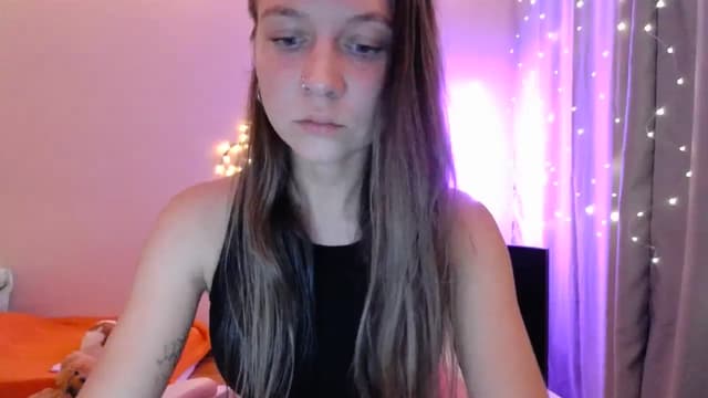 Gallery image thumbnail from Qi_ra's myfreecams stream on, 05/03/2025, 19:05 image 17 of 20