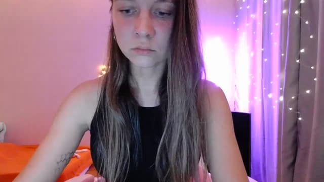 Gallery image thumbnail from Qi_ra's myfreecams stream on, 05/03/2025, 19:05 image 19 of 20