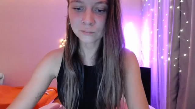 Gallery image thumbnail from Qi_ra's myfreecams stream on, 05/03/2025, 19:05 image 13 of 20