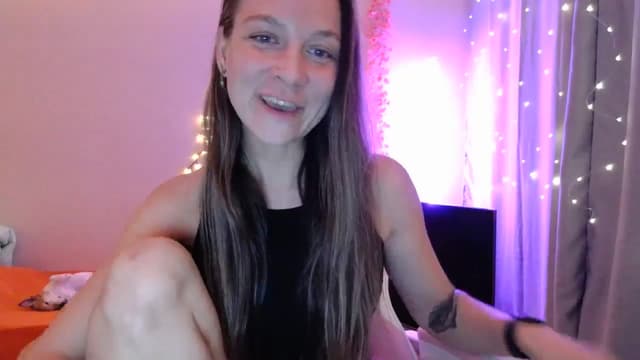 Gallery image thumbnail from Qi_ra's myfreecams stream on, 05/03/2025, 19:33 image 14 of 20
