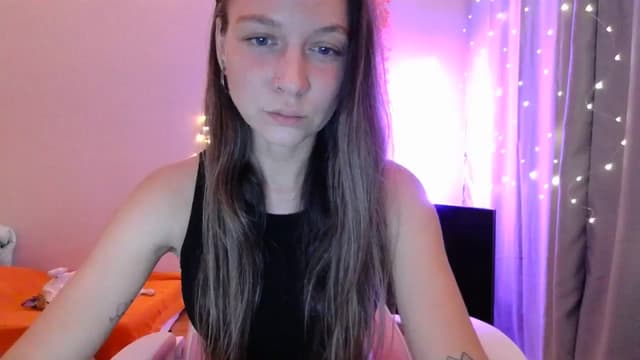 Gallery image thumbnail from Qi_ra's myfreecams stream on, 05/03/2025, 19:33 image 6 of 20
