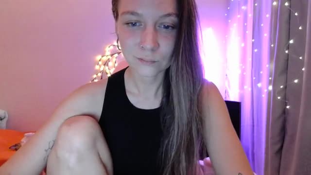 Gallery image thumbnail from Qi_ra's myfreecams stream on, 05/03/2025, 19:33 image 12 of 20