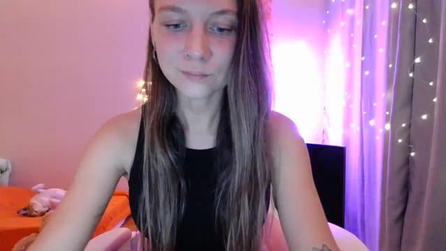 Gallery image thumbnail from Qi_ra's myfreecams stream on, 05/03/2025, 19:33 image 4 of 20