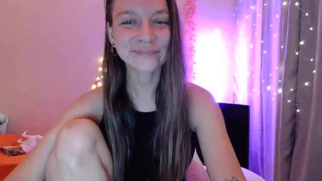 Gallery image thumbnail from Qi_ra's myfreecams stream on, 05/03/2025, 19:33 image 15 of 20
