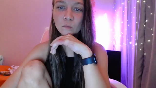 Gallery image thumbnail from Qi_ra's myfreecams stream on, 05/03/2025, 19:33 image 19 of 20