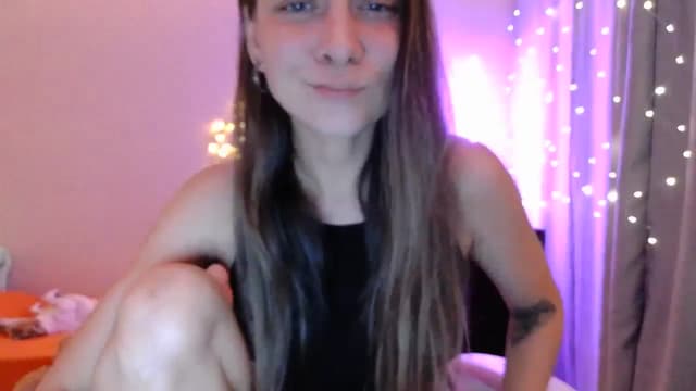 Gallery image thumbnail from Qi_ra's myfreecams stream on, 05/03/2025, 19:33 image 17 of 20