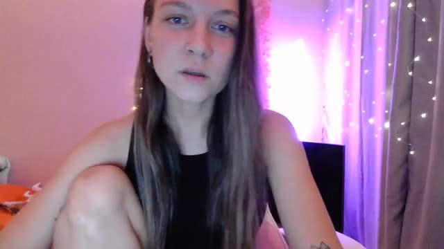 Gallery image thumbnail from Qi_ra's myfreecams stream on, 05/03/2025, 19:33 image 16 of 20