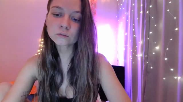 Gallery image thumbnail from Qi_ra's myfreecams stream on, 05/04/2025, 19:20 image 17 of 20