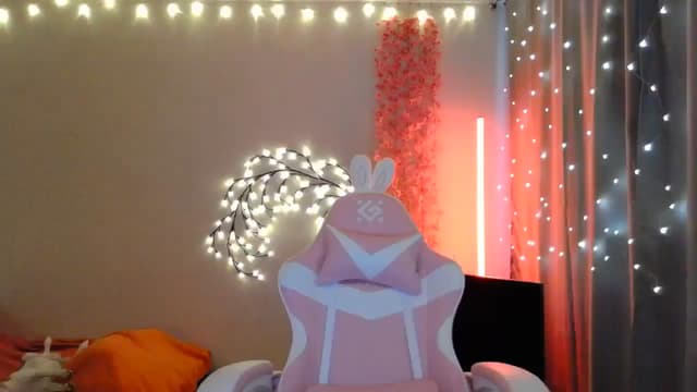 Gallery image thumbnail from Qi_ra's myfreecams stream on, 05/06/2025, 06:58 image 5 of 20