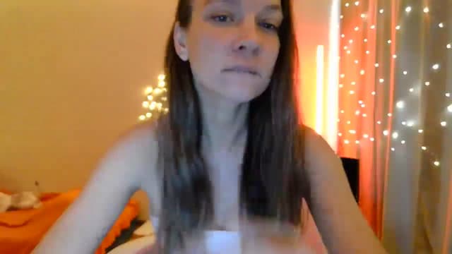 Gallery image thumbnail from Qi_ra's myfreecams stream on, 05/06/2025, 09:42 image 2 of 20