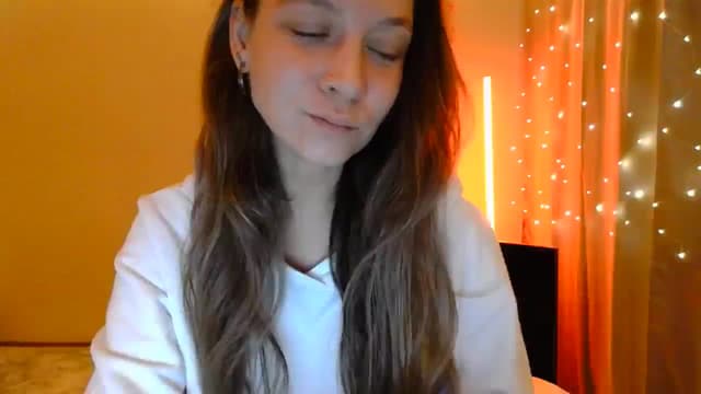 Gallery image thumbnail from Qi_ra's myfreecams stream on, 05/08/2025, 18:11 image 1 of 20
