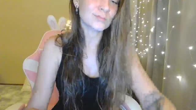 Gallery image thumbnail from Qi_ra's myfreecams stream on, 05/11/2025, 15:39 image 10 of 20