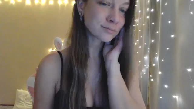 Gallery image thumbnail from Qi_ra's myfreecams stream on, 05/13/2025, 08:21 image 9 of 20