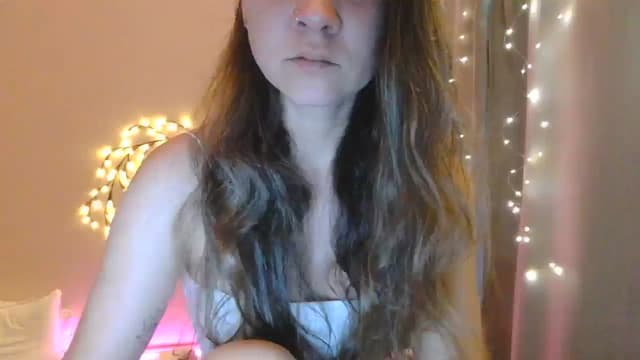 Gallery image thumbnail from Qi_ra's myfreecams stream on, 05/21/2025, 07:02 image 2 of 20