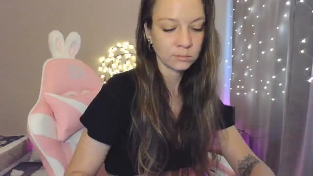 Gallery image thumbnail from Qi_ra's myfreecams stream on, 05/25/2025, 07:31 image 10 of 20