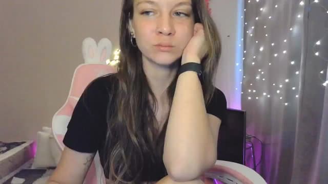 Gallery image thumbnail from Qi_ra's myfreecams stream on, 05/25/2025, 07:31 image 8 of 20