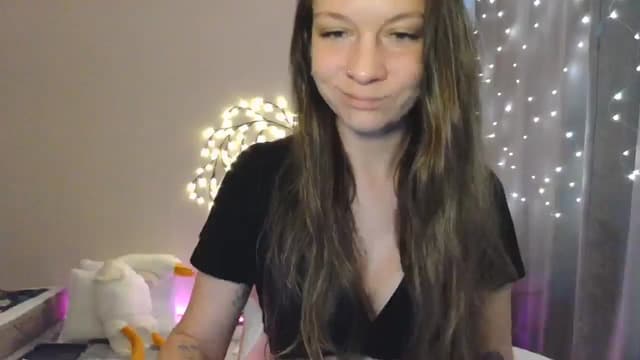 Gallery image thumbnail from Qi_ra's myfreecams stream on, 05/25/2025, 08:15 image 16 of 20