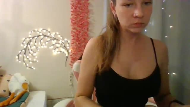 Gallery image thumbnail from Qi_ra's myfreecams stream on, 06/09/2025, 16:17 image 12 of 20