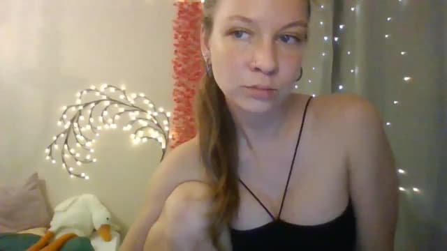 Gallery image thumbnail from Qi_ra's myfreecams stream on, 06/11/2025, 11:17 image 18 of 20