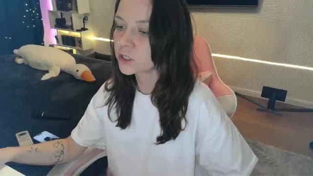 Gallery image thumbnail from Qi_ra's myfreecams stream on, 02/16/2026, 21:36 image 9 of 20