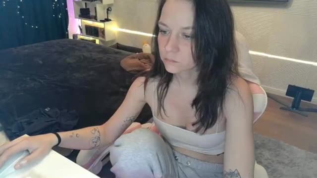 Gallery image thumbnail from Qi_ra's myfreecams stream on, 02/17/2026, 21:26 image 9 of 20