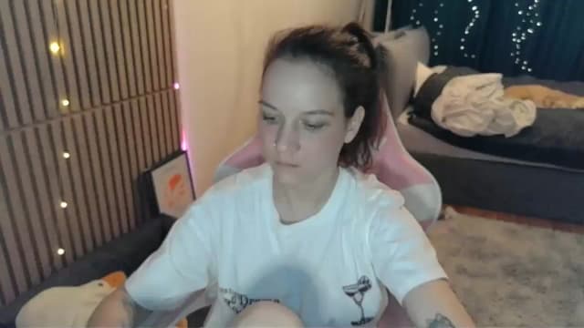 Gallery image thumbnail from Qi_ra's myfreecams stream on, 03/01/2026, 24:15 image 3 of 20