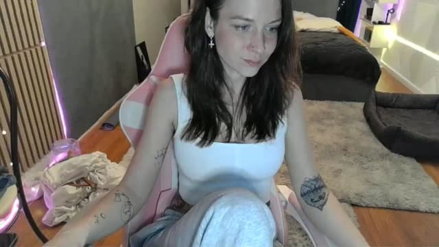 Gallery image thumbnail from Qi_ra's myfreecams stream on, 03/19/2026, 19:05 image 16 of 20
