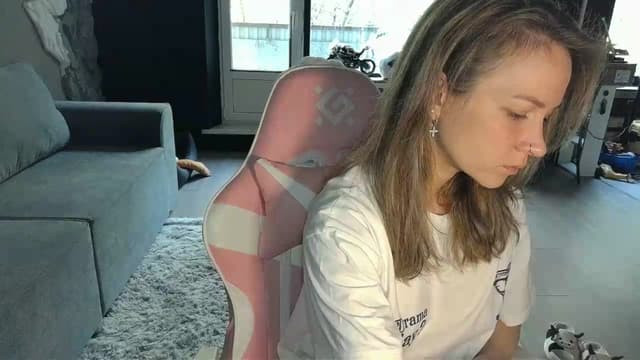 Gallery image thumbnail from Qi_ra's myfreecams stream on, 05/14/2026, 06:23 image 16 of 20