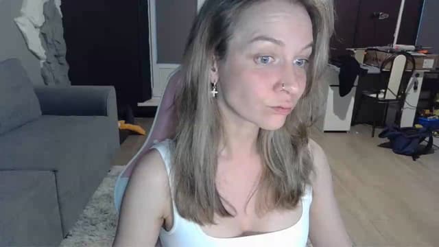 Gallery image thumbnail from Qi_ra's myfreecams stream on, 05/14/2026, 18:10 image 2 of 20