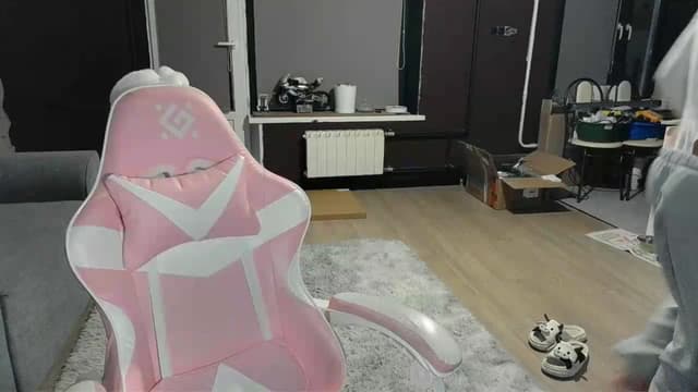 Gallery image thumbnail from Qi_ra's myfreecams stream on, 05/21/2026, 19:43 image 2 of 20