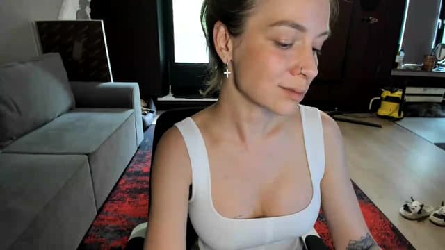 Gallery image thumbnail from Qi_ra's myfreecams stream on, 06/27/2026, 07:58 image 15 of 20