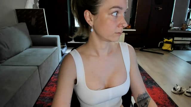 Gallery image thumbnail from Qi_ra's myfreecams stream on, 06/27/2026, 07:58 image 8 of 20
